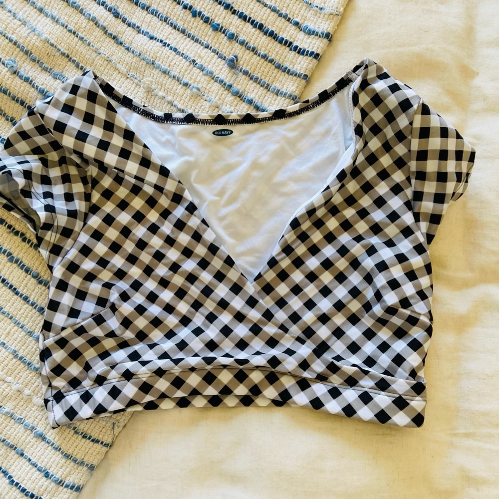 Old Navy black and white checkered Bikini top!